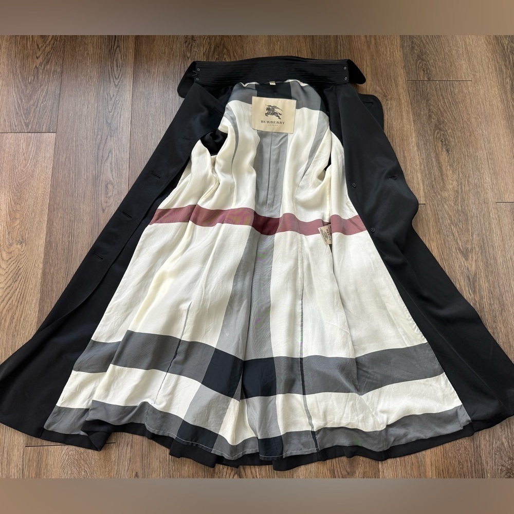 Burberry Silk Women's Trench Coat - Timeless Elegance 🌟 - Picture 10 of 11